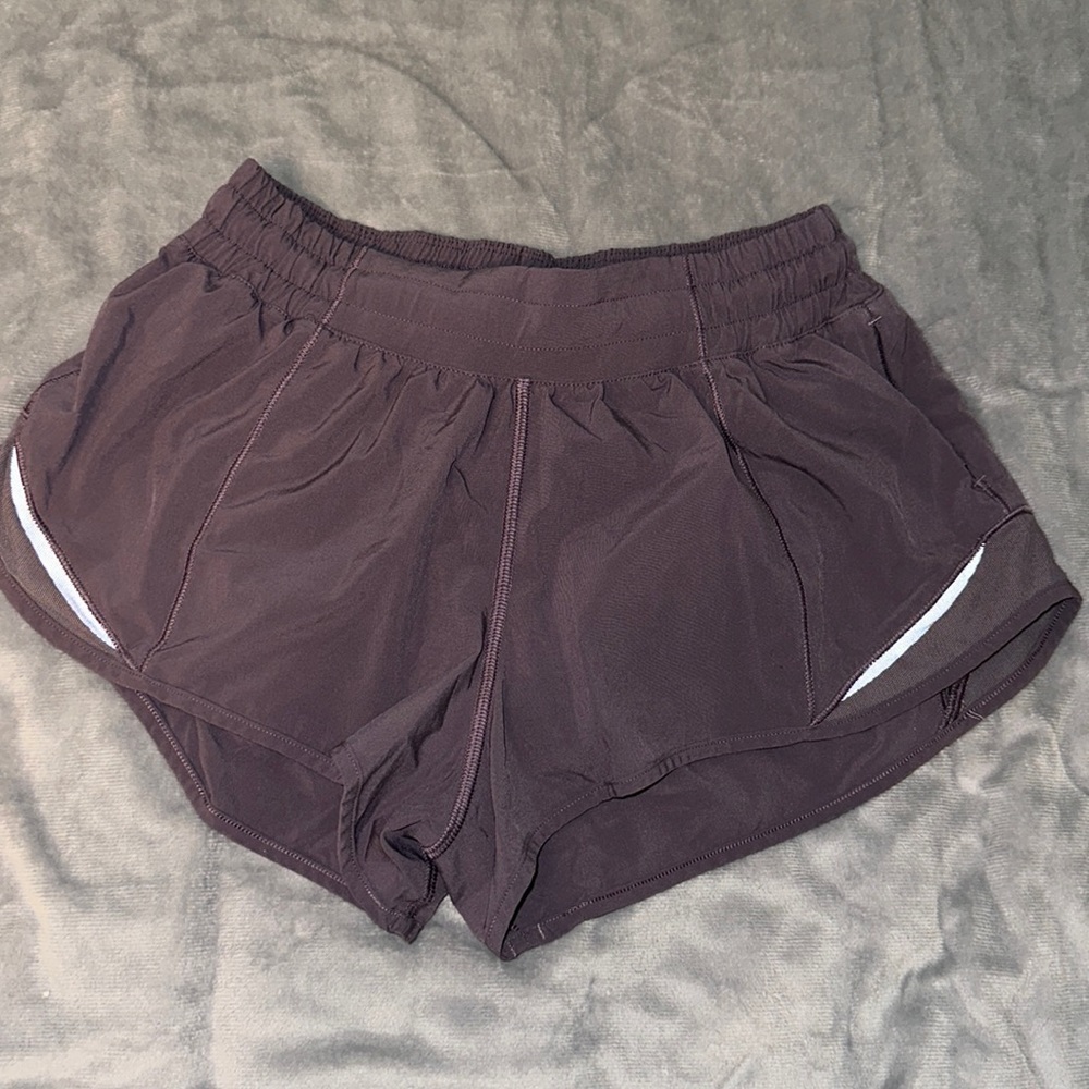 Lululemon - Hotty Hot Low-Rise Short 2.5”